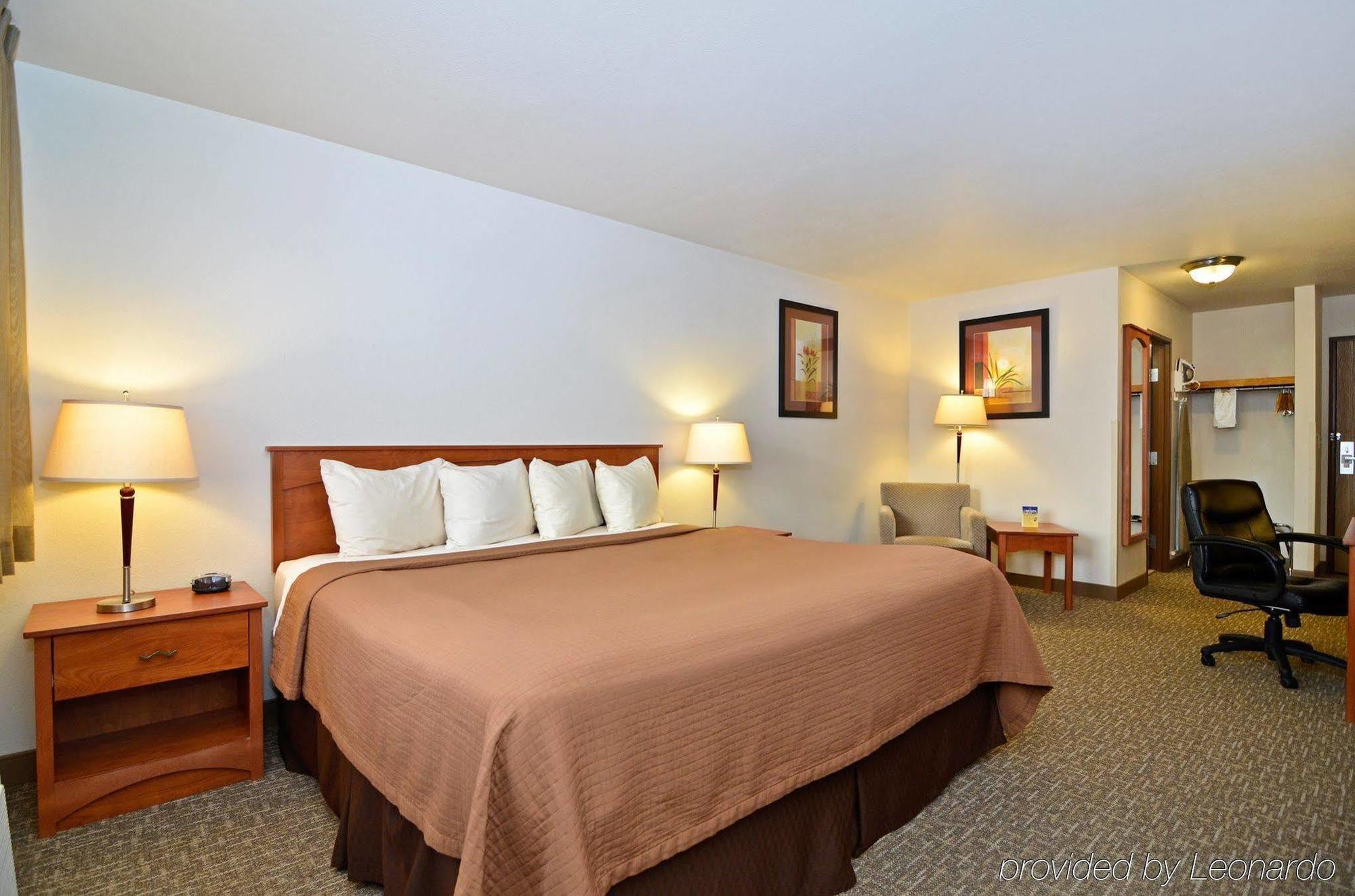 Western West Hills Hotel 4*